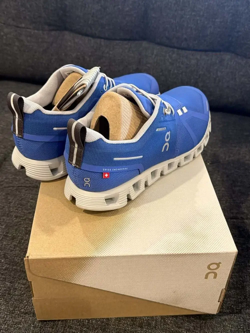 On Running Cloud 5 Waterproof Cobalt Glacier Women's Sneakers Size 6.5W